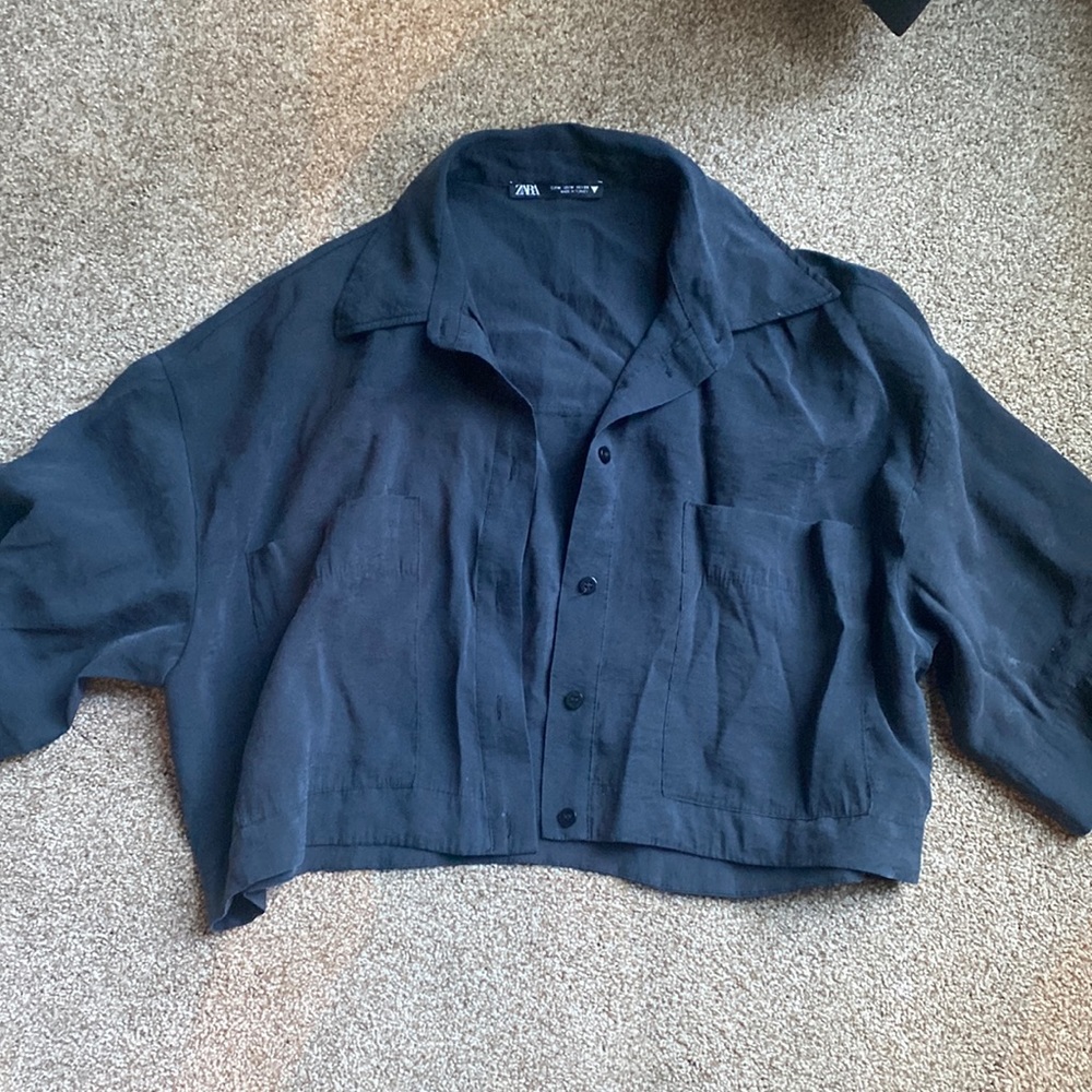 Zara Women’s cropped, oversized button-down shirt
